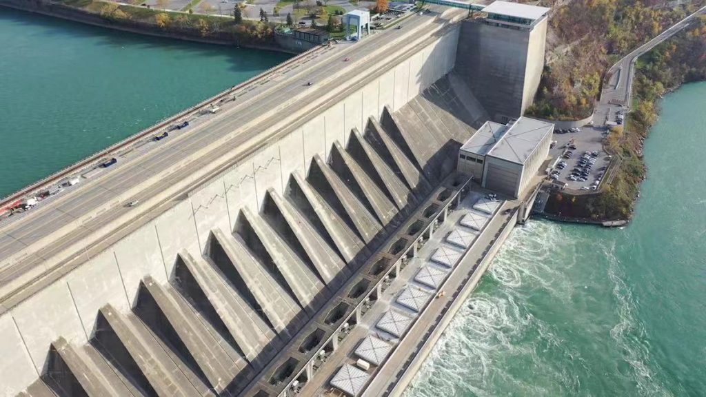 Nel campo delle turbine idrauliche per l'energia idroelettrica, il design dell'alternatore a magneti permanenti gioca un ruolo fondamentale